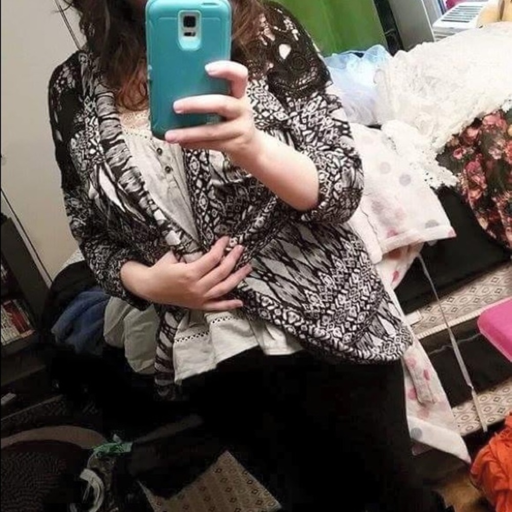 Grey and black cardigan - Picture 4 of 4